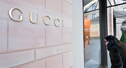 Minimalismo italiano e Gucci: due visioni ridefiniscono la moda 2026